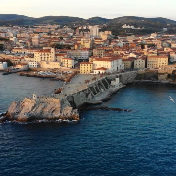 Piazza Bovio e Piombino viste dal drone
