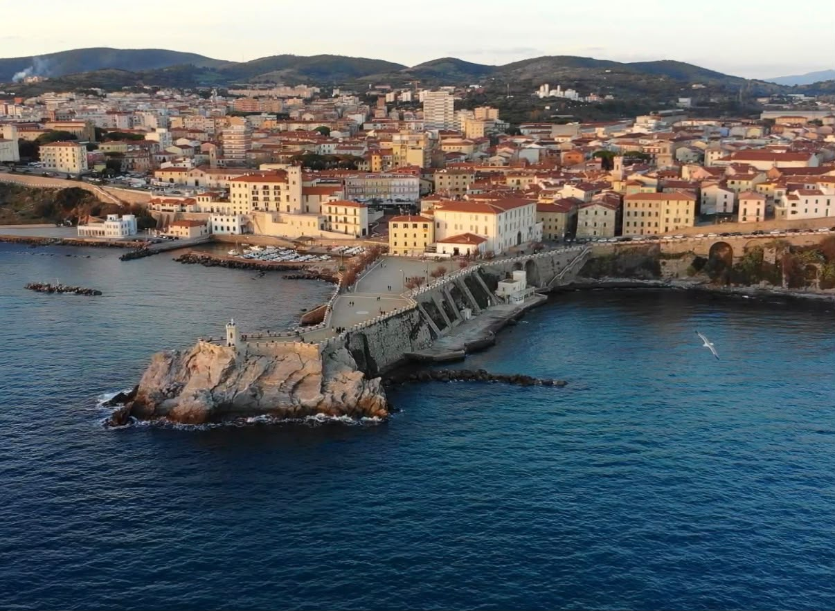 Piazza Bovio e Piombino viste dal drone