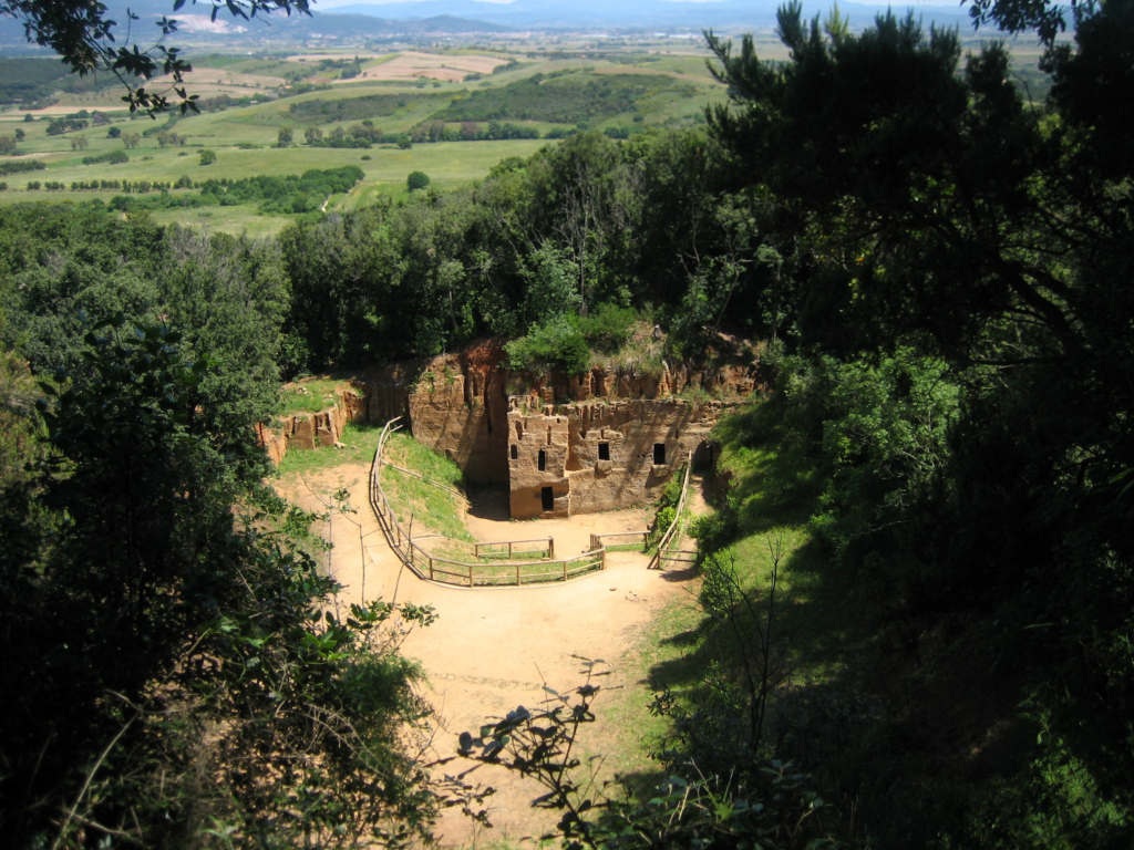 Necropoli delle Grotte nel Parco Archeologico di Baratti e Populonia