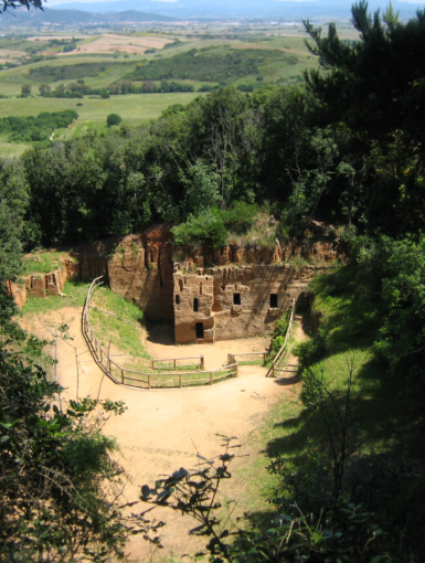 Necropoli delle Grotte nel Parco Archeologico di Baratti e Populonia